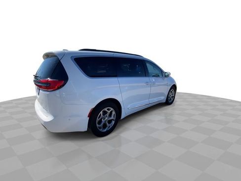 Used 2022 Chrysler Pacifica Limited image 2