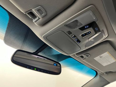 Used 2016 Toyota Sienna SE Premium image 25