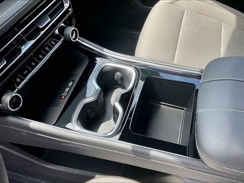 New 2026 Chevrolet Traverse LT FWD image 8