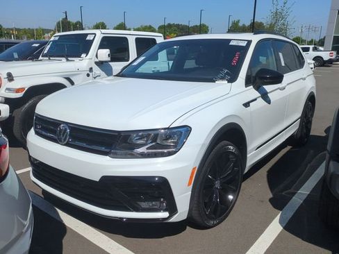 Used 2021 Volkswagen Tiguan SE AWD/4WD image 2