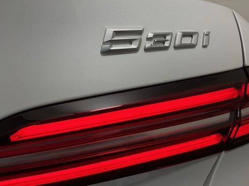 Certified 2025 BMW 530i w/ Premium Package image 32