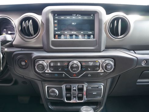 Used 2023 Jeep Wrangler Unlimited w/ Cold Weather Group AWD/4WD image 19