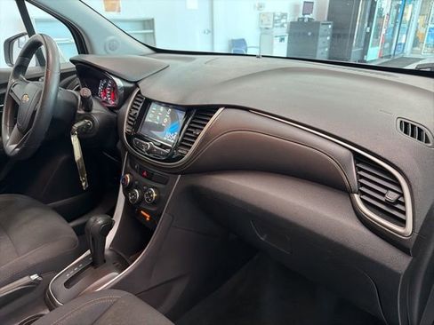 Used 2017 Chevrolet Trax LS image 28