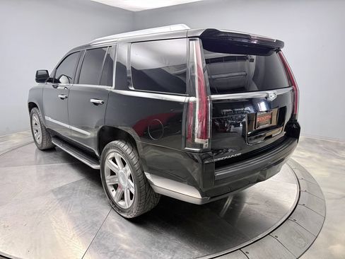 Used 2019 Cadillac Escalade Luxury AWD/4WD image 8