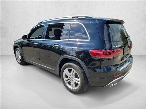 Used 2023 Mercedes-Benz GLB 250 4MATIC w/ Premium Package image 7
