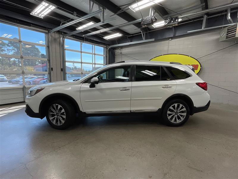 Used 2018 Subaru Outback 2.5i Touring AWD/4WD image 2