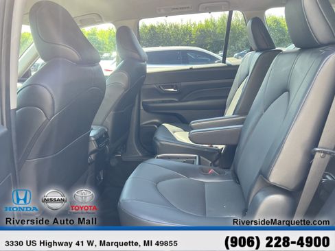 Used 2025 Toyota Grand Highlander AWD image 24