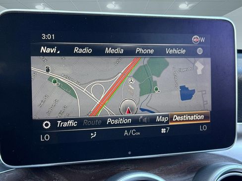 Used 2019 Mercedes-Benz GLC 350e 4MATIC image 24