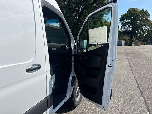 Used 2025 Mercedes-Benz Sprinter 2500 image 19