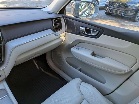Certified 2023 Volvo XC60 B5 Ultimate w/ Protection Package Premier image 18
