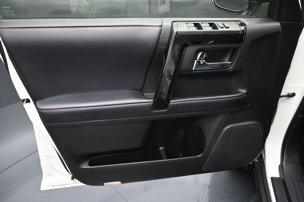 Used 2021 Toyota 4Runner Venture w/ Moonroof Package AWD/4WD image 11