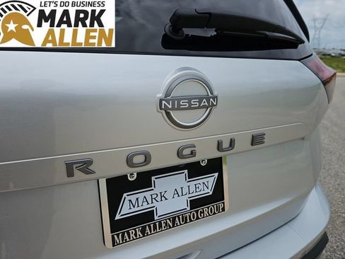 Used 2025 Nissan Rogue SV FWD image 31