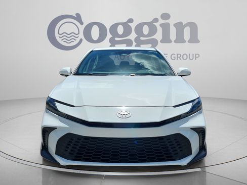 Used 2025 Toyota Camry SE w/ Convenience Package FWD image 8