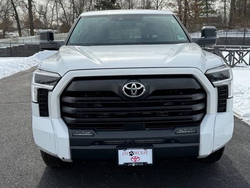 Used 2022 Toyota Tundra SR5 w/ SR5 Convenience Package image 11