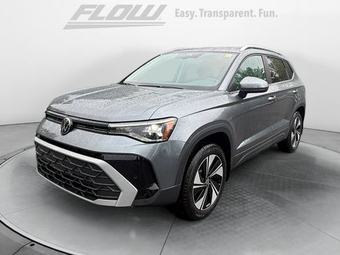 New 2026 Volkswagen Taos SE AWD/4WD image 3