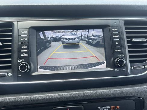 Used 2021 Kia Sedona LX FWD image 11