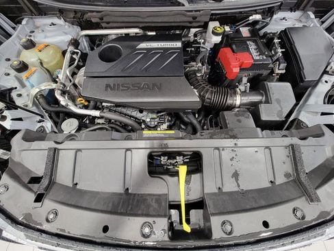 Used 2025 Nissan Rogue SV image 9