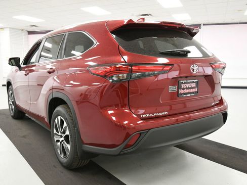 New 2023 Toyota Highlander XLE image 5