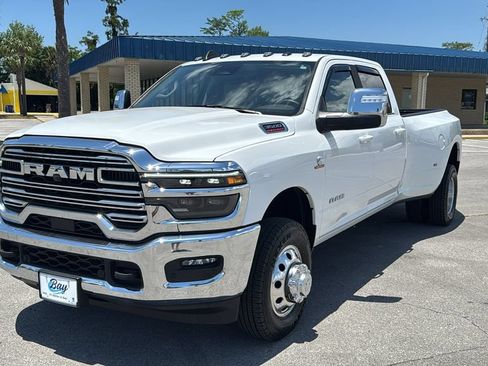 Used 2025 RAM 3500 Laramie AWD/4WD image 2