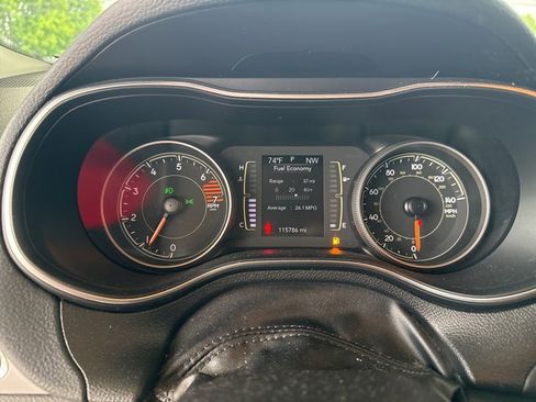 Used 2019 Jeep Cherokee Latitude Plus w/ Cold Weather Group AWD/4WD image 6