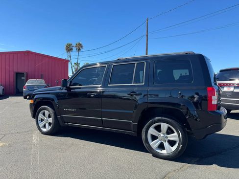 Used 2014 Jeep Patriot Latitude w/ Sun/Sound Group AWD/4WD image 4