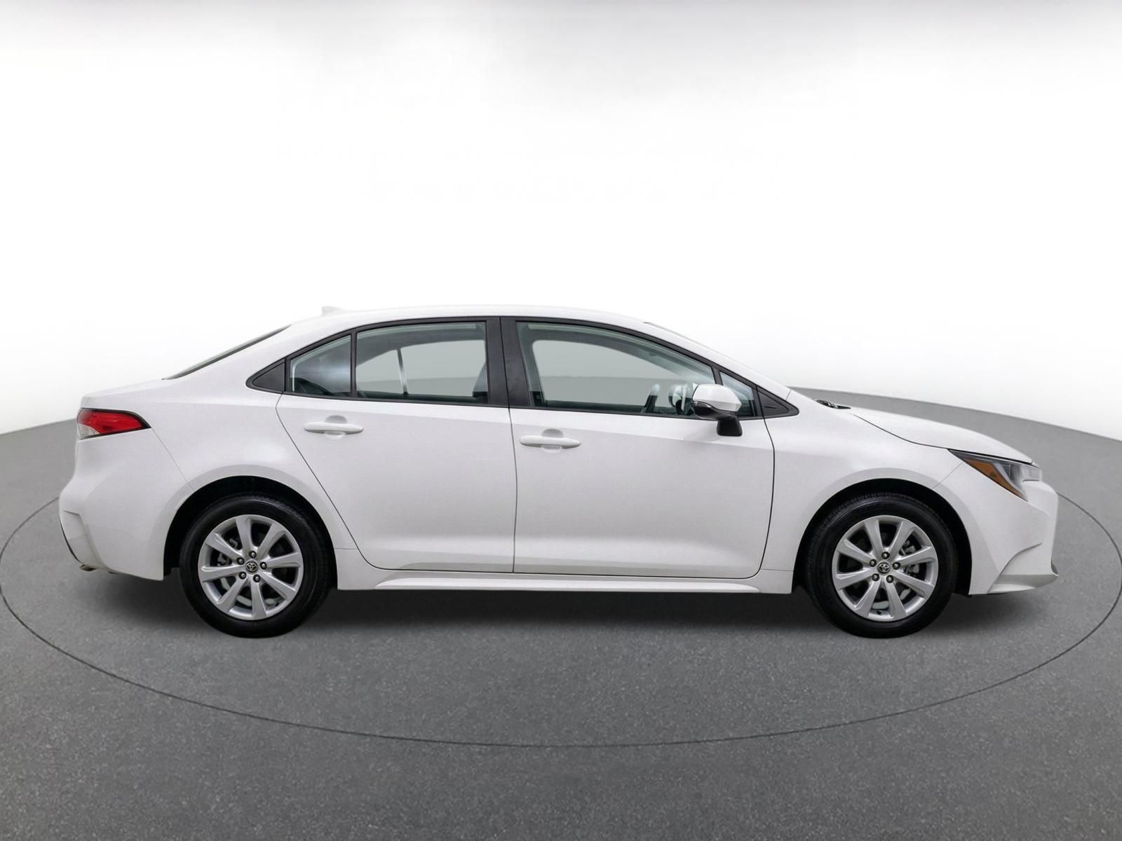 Used 2025 Toyota Corolla LE FWD image 9