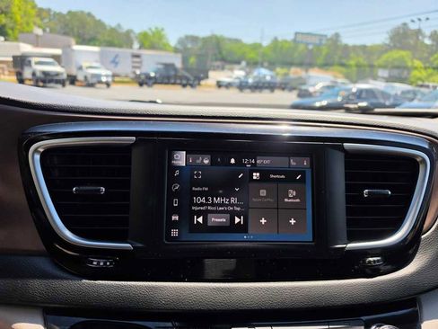 Used 2023 Chrysler Voyager LX FWD image 15