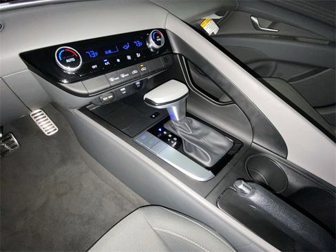 Used 2025 Hyundai Elantra Sport image 19