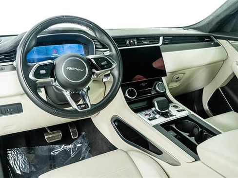 Used 2022 Jaguar F-PACE SVR image 2