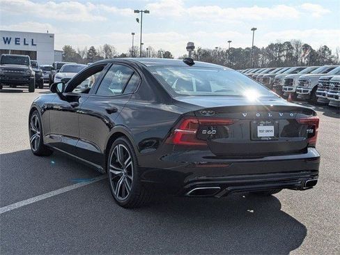Used 2019 Volvo S60 T5 R-Design image 5