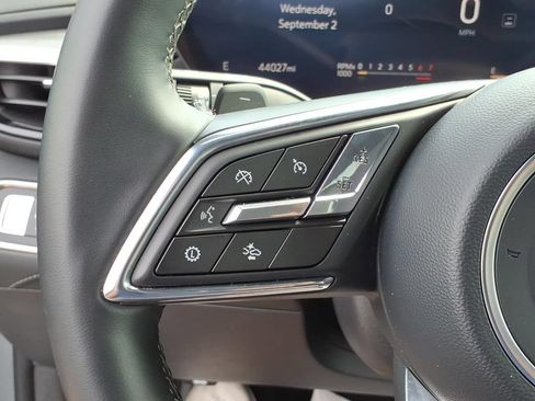 Used 2025 Buick Enclave Preferred AWD/4WD image 18