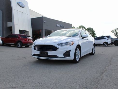 Used 2020 Ford Fusion SE FWD image 1