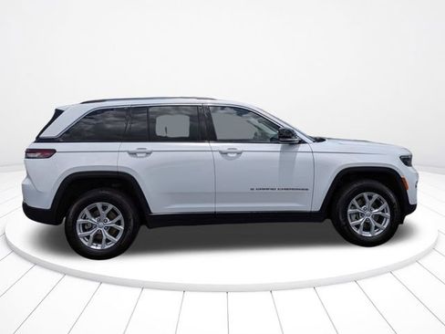 Used 2023 Jeep Grand Cherokee Limited AWD/4WD image 2