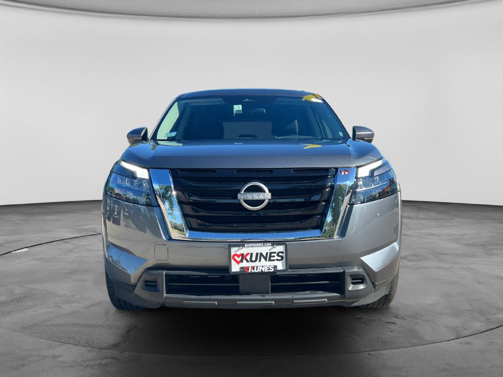 Used 2024 Nissan Pathfinder SV AWD/4WD image 2