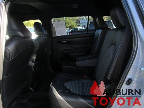 Certified 2025 Toyota Highlander XSE image 25