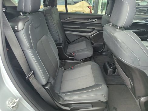 Used 2022 Jeep Grand Cherokee L Laredo w/ Luxury Tech Group I RWD image 33