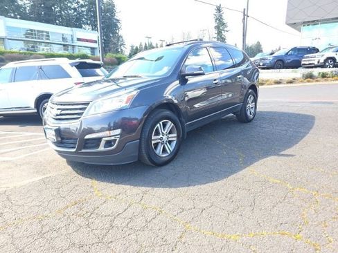 Used 2017 Chevrolet Traverse LT AWD/4WD image 3