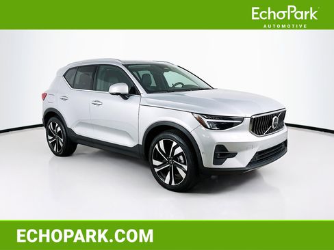 Used 2025 Volvo XC40 B5 Plus image 1
