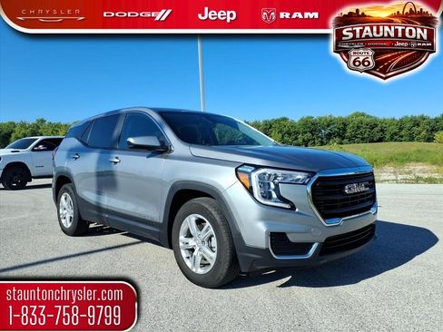 Used 2024 GMC Terrain SLE FWD image 1
