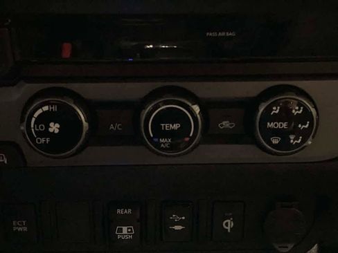 Used 2018 Toyota Tacoma TRD Off-Road image 22