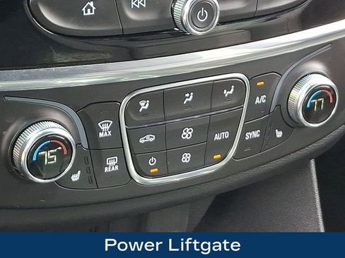 Used 2023 Chevrolet Traverse LT image 14