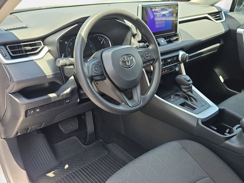 Used 2025 Toyota RAV4 XLE w/ Convenience Package FWD image 16