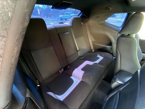 Used 2019 Dodge Challenger SXT image 21