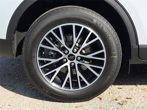 New 2025 Ford Escape SE image 9
