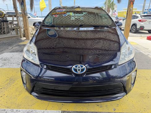 Used 2015 Toyota Prius Three w/ Solar Roof Package FWD image 2