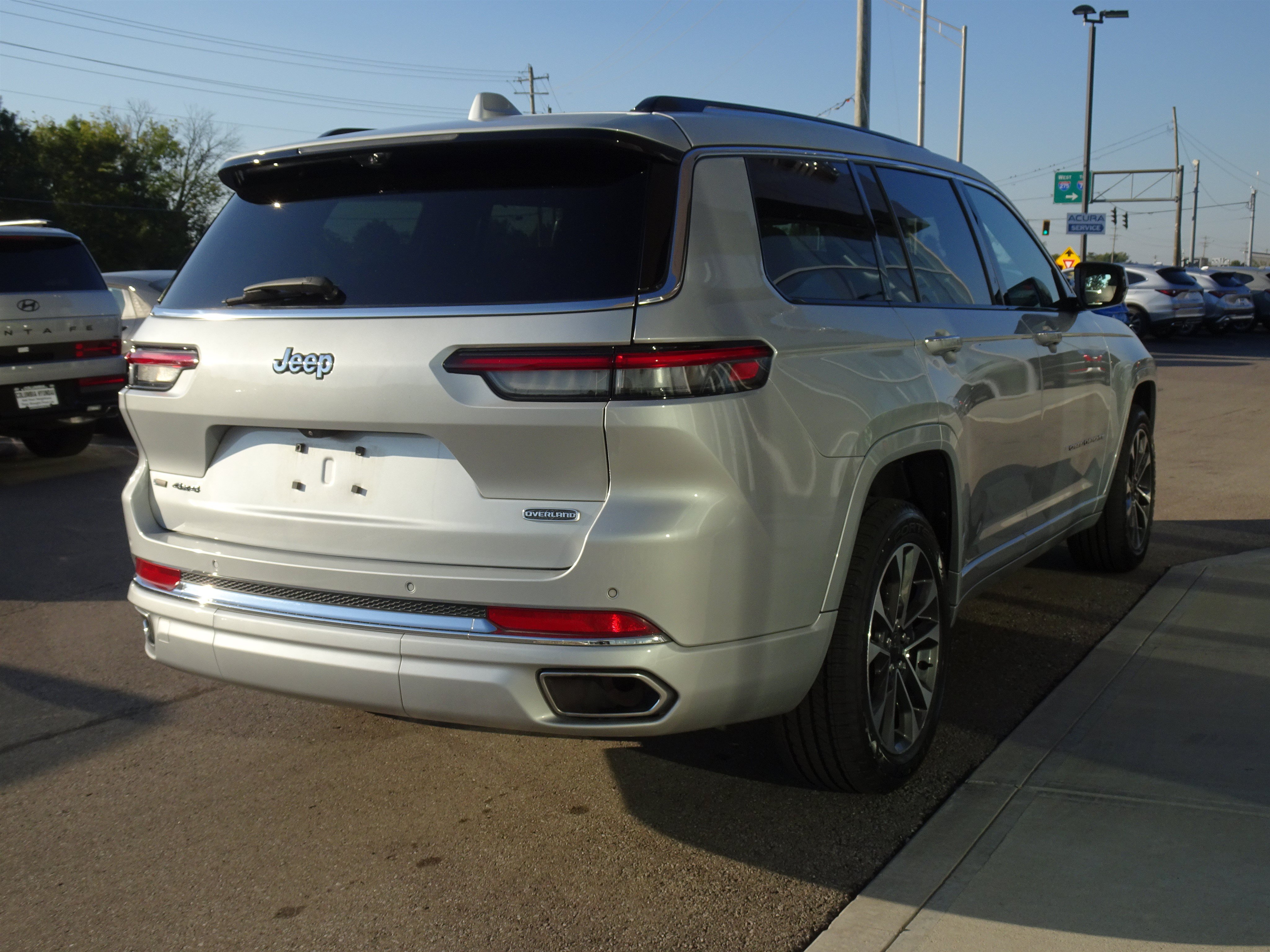 Used 2021 Jeep Grand Cherokee L Overland w/ Luxury Tech Group IV AWD/4WD image 5