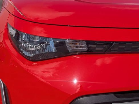 Used 2025 Kia Soul LX w/ LX Technology Package FWD image 9