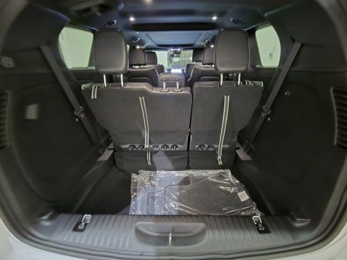 New 2026 Chrysler Pacifica Limited w/ S Appearance Package image 11
