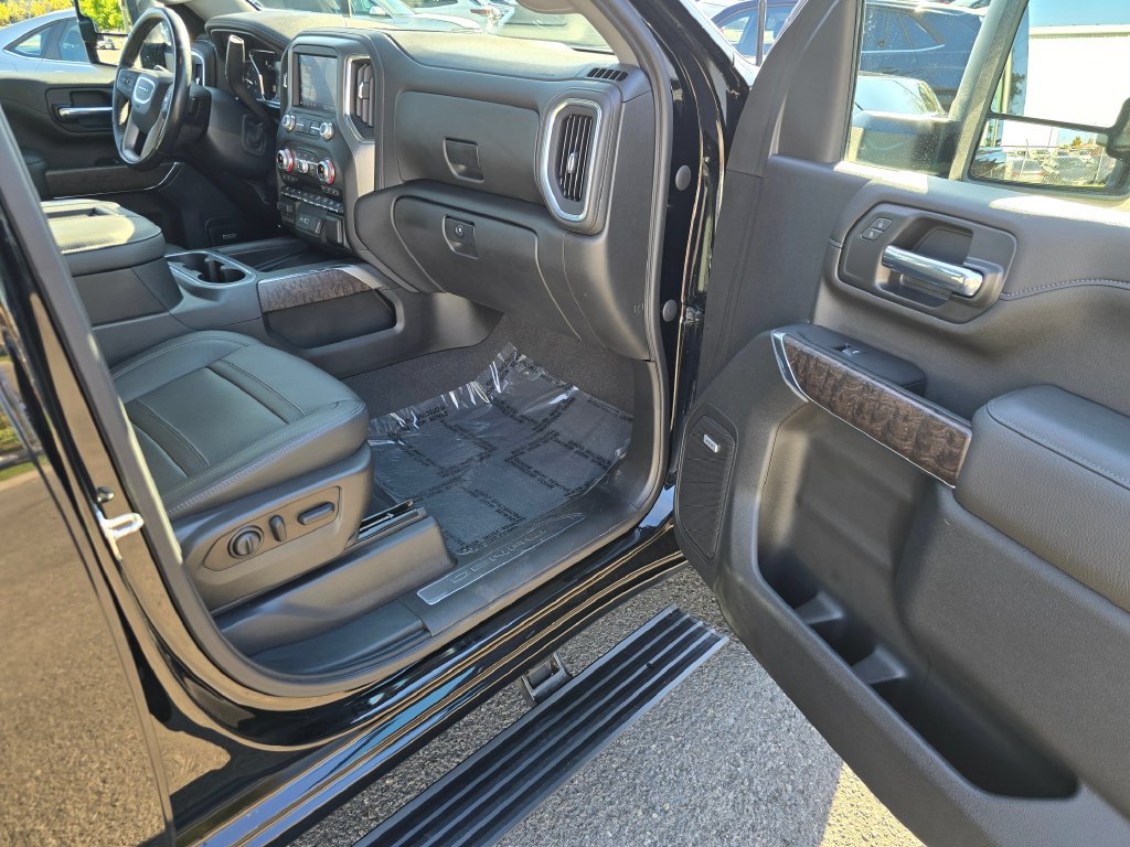 Used 2022 GMC Sierra 3500 Denali w/ Denali Ultimate Package AWD/4WD image 12