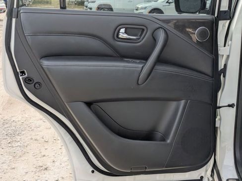 Used 2024 INFINITI QX80 Luxe image 19